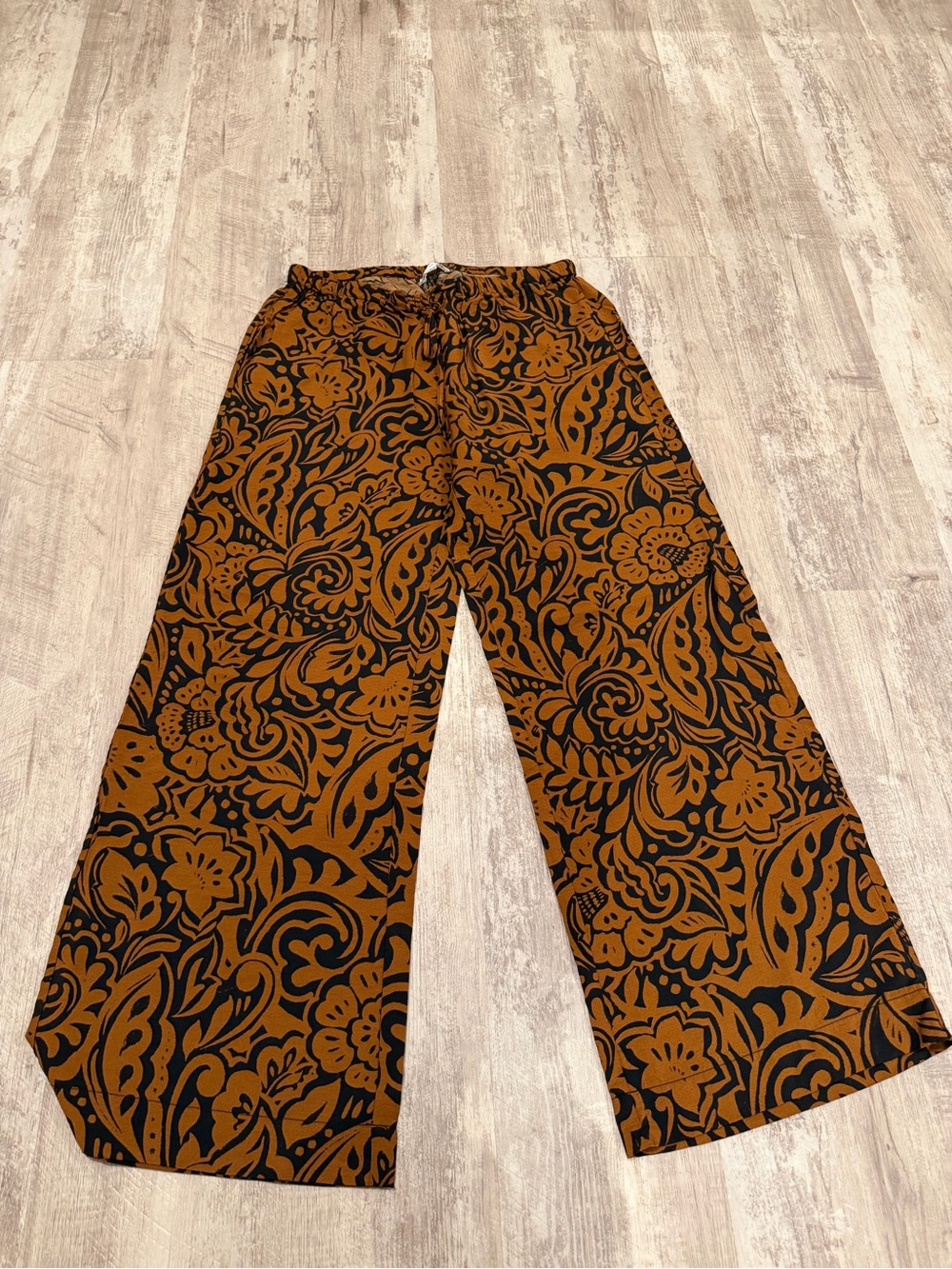 Wide-Leg Floral Print Pants in Brown and Black